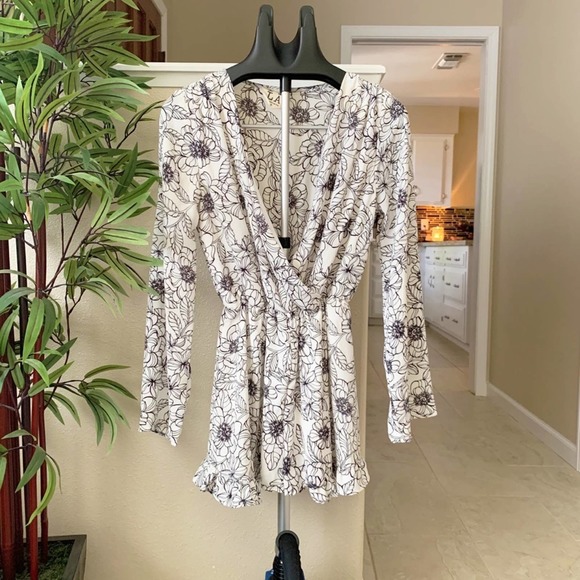 Nordstrom Floral V-neck Romper in White Size Sm - Picture 1 of 7